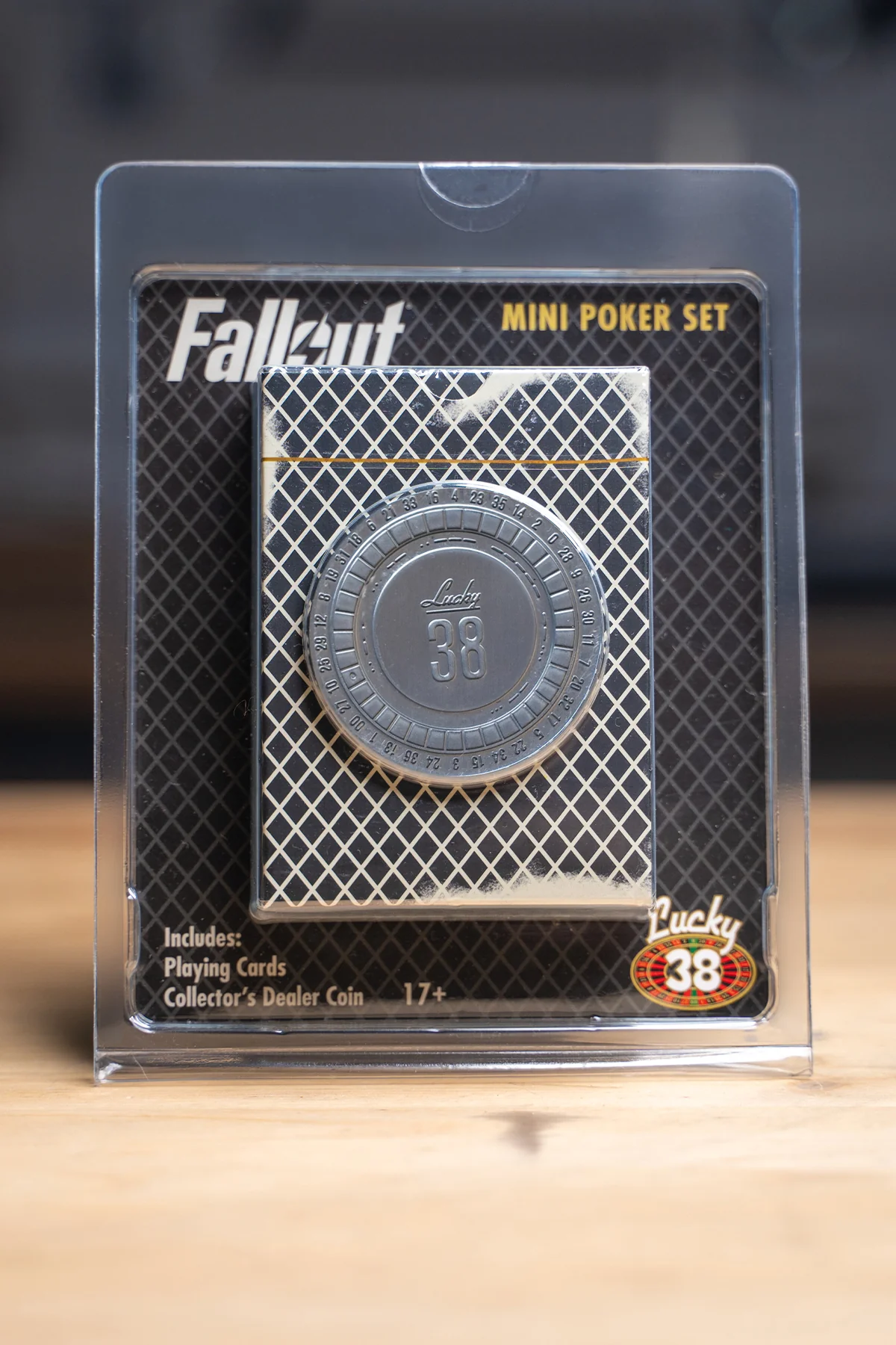 Fallout™ New Vegas Lucky 38 Poker Starter Set - Image 3